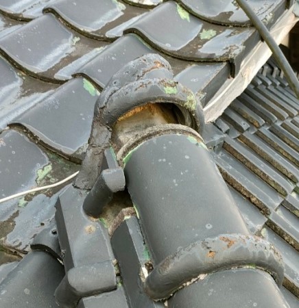 冠瓦のズレ　棟瓦